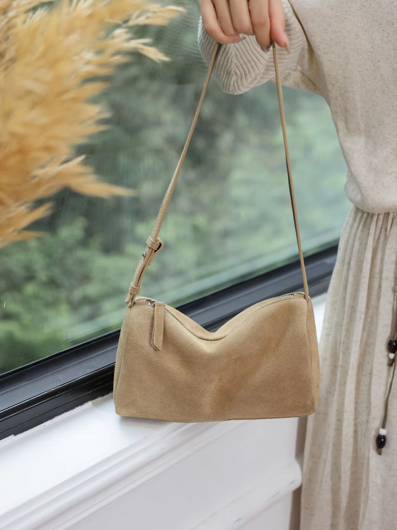 Women Bags 2026 Trends - Матовая замшевая сумка-цилиндр из коровьей кожи,