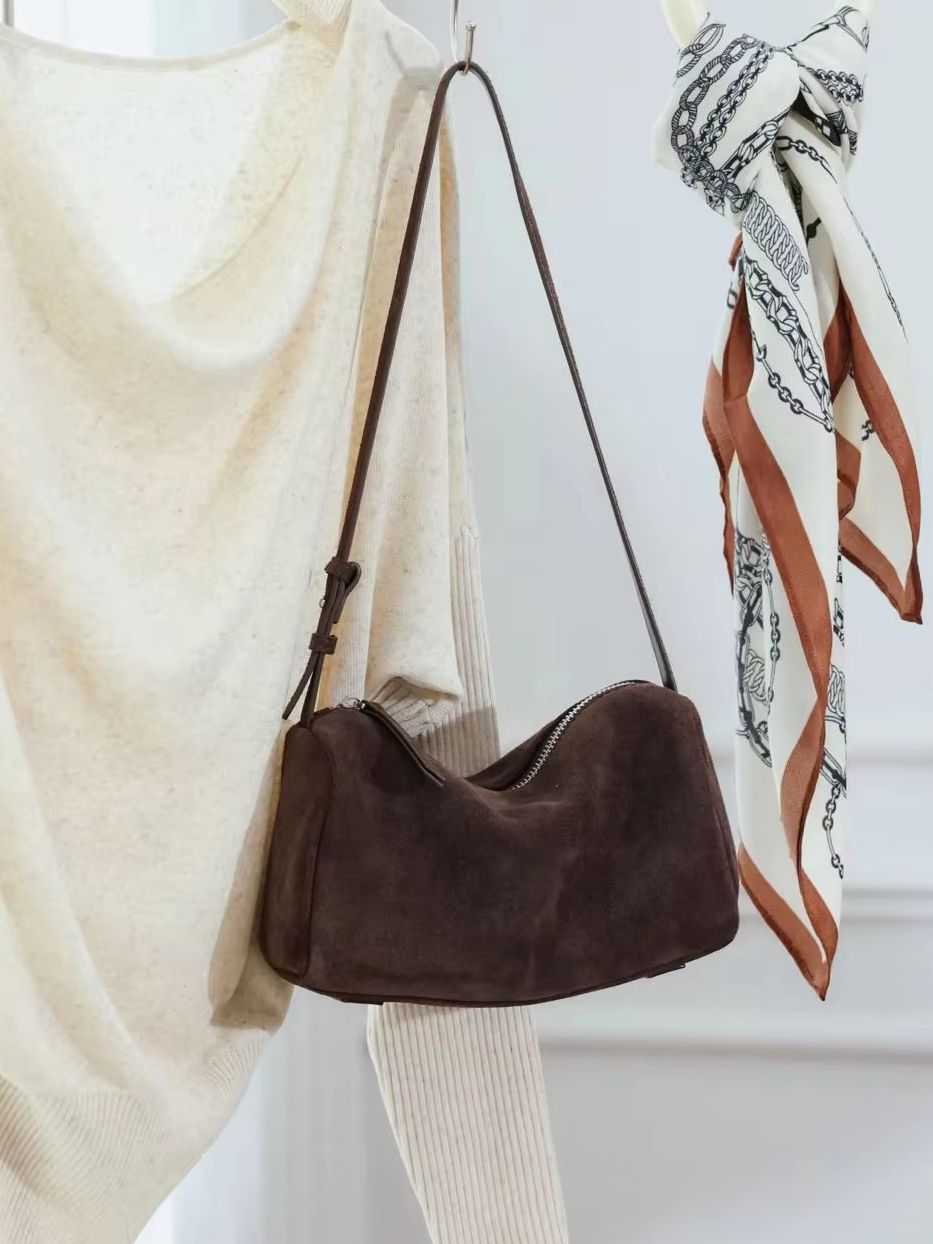 Матовая замшевая сумка-цилиндр – обзор и цена Women Bags 2026 Trends
