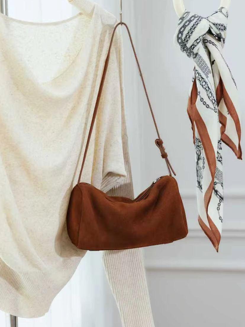 Матовая замшевая сумка-цилиндр – обзор и цена Women Bags 2026 Trends
